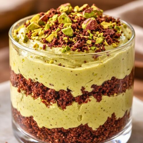 Indulge in Pistachio Cream Dessert with Crunchy Cocoa Crumble Recipe